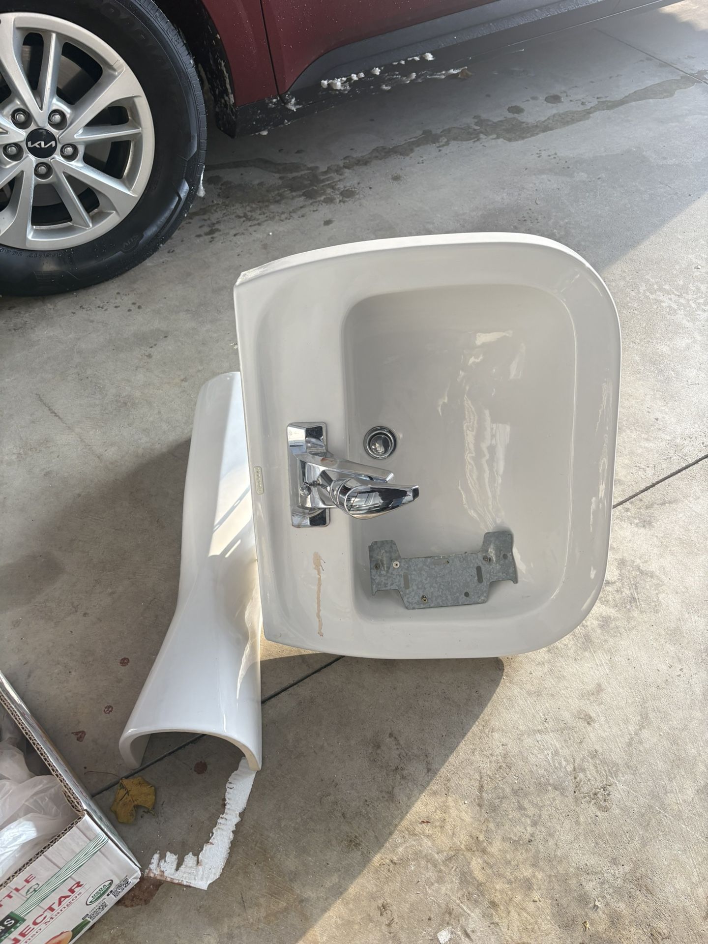 FREE Gerber Pedestal Free Standing Sink With Faucet 