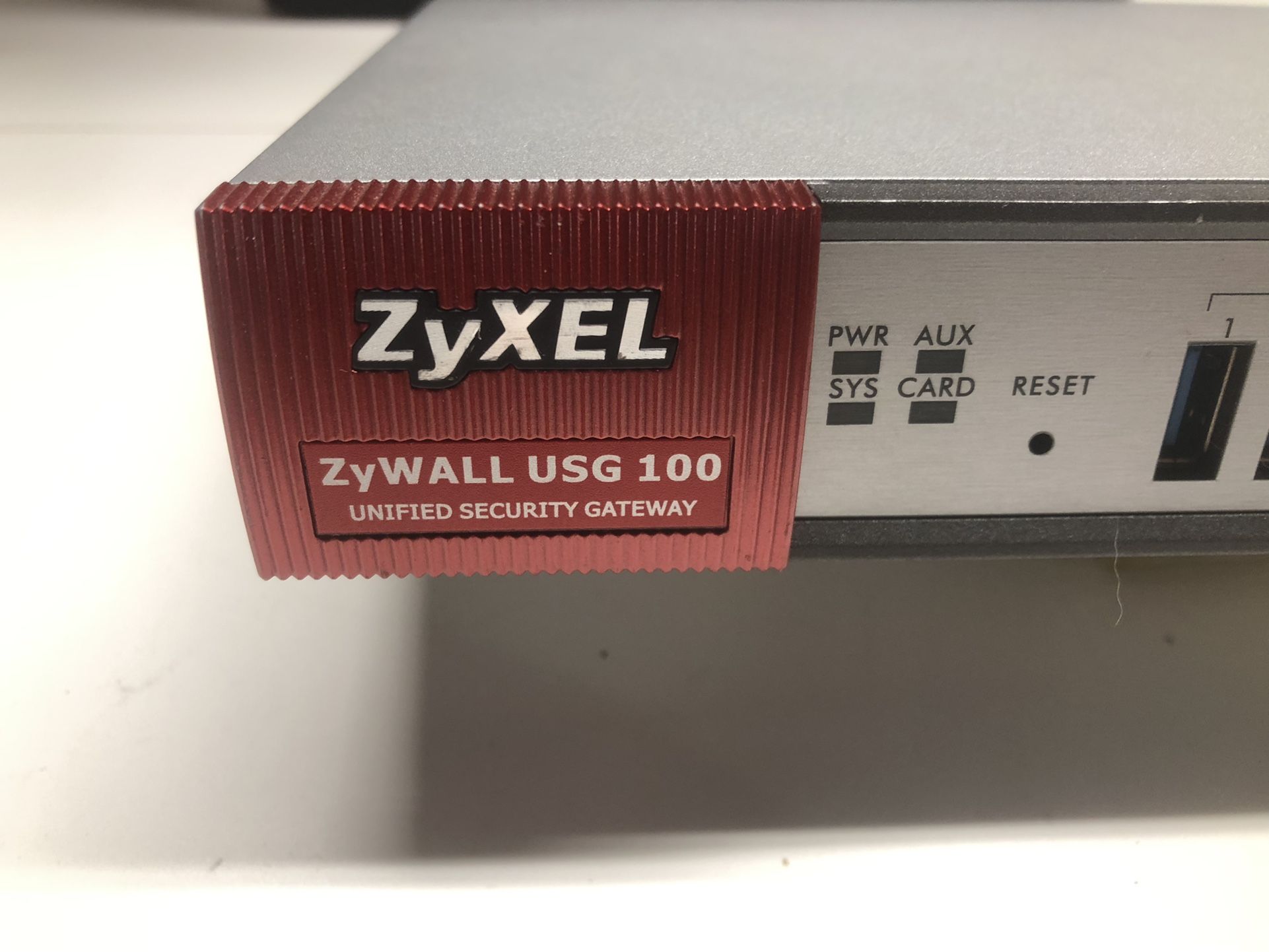 ZyXEL ZyWALL USG 100 firewall/security gateway