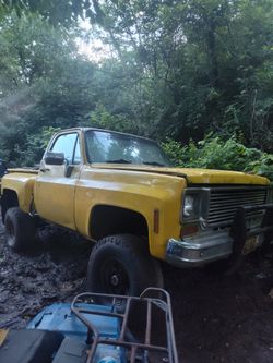 Read The Description, Yellow Square Body