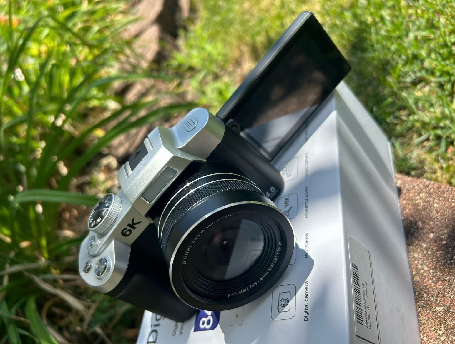 KIMISS Cámara digital UHD 6K 84MP 18X Zoom Cámara WiFi con pantalla abatible de 3 pulgadas para grabación de video de viaje (negro)