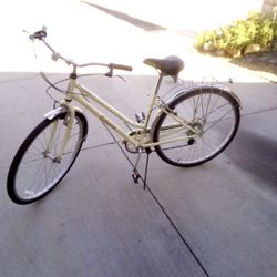 Girl's Gateway Schwinn Bike  Barely Used Only Used Her A Few Times  Wheel Is 28