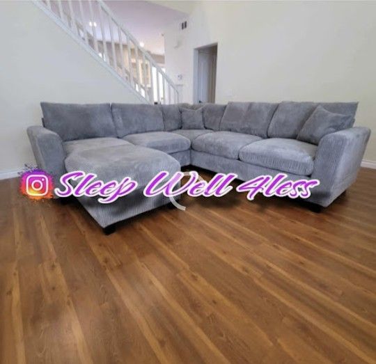 NEW  SECTIONAL SOFA 