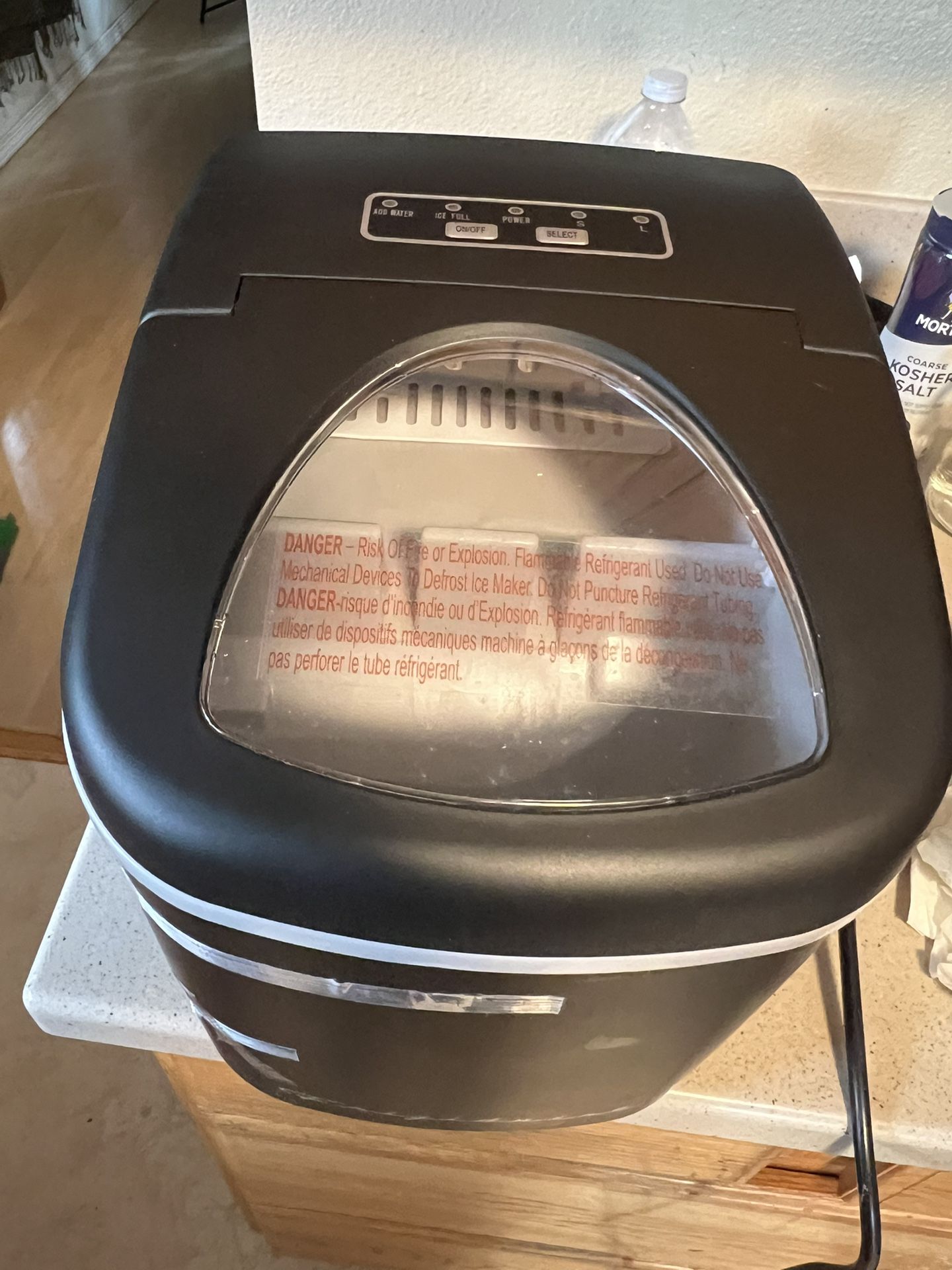 FRIGIDAIRE Compact Countertop Ice Maker