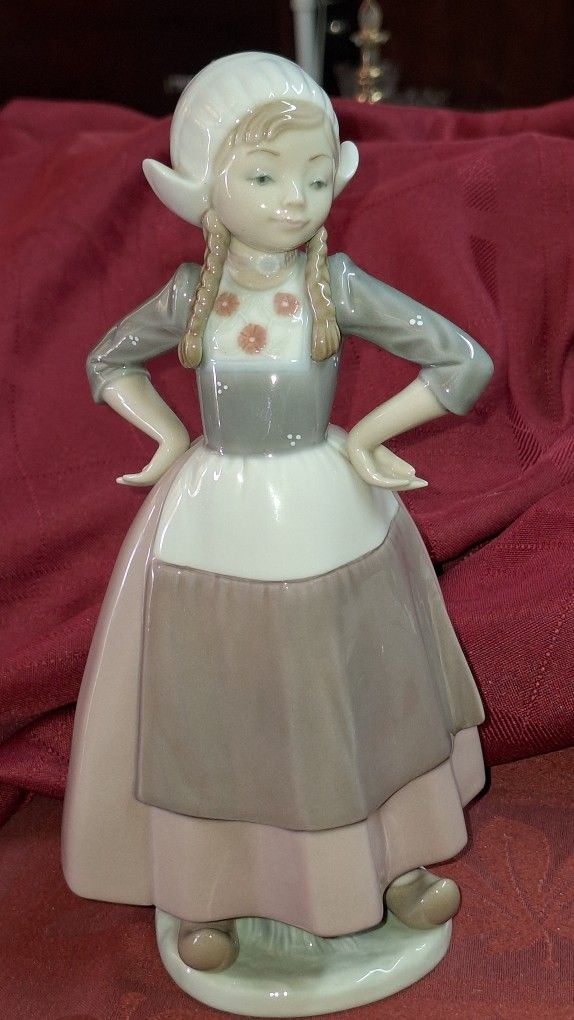 Lladro Figurine #5064 "Gretle Arms Akimbo" 10" 1980 Made in Spain Porcelain L11F302