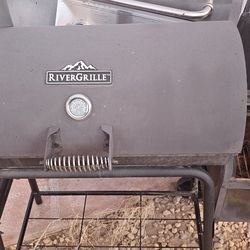Rivergrille BBQ/Smoker