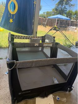 Play pen from storage auction