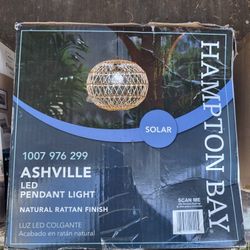 HAMPTON BAY Solar ASHVILLE
LED
PENDANT LIGHT
NATURAL RATTAN FINISH