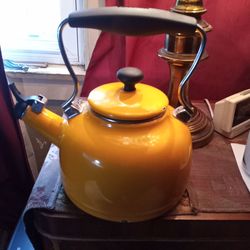 Vintage Chantal yellow / mustard 1.7 qt enamel on steel whistling teakettle