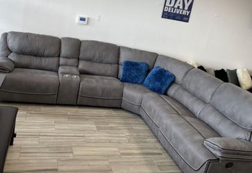Elegant Sectional With 3 Recliners
