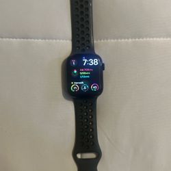 Black Apple Watch Series 9