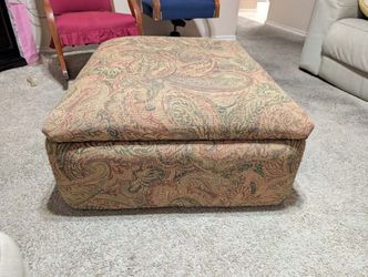 Bassett brand Rolling ottoman