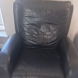 Black Leather Recliner Chair – Used