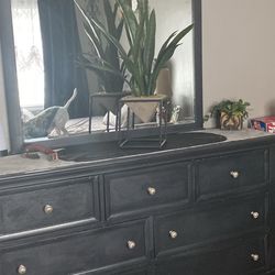 Black Dresser With Mirror