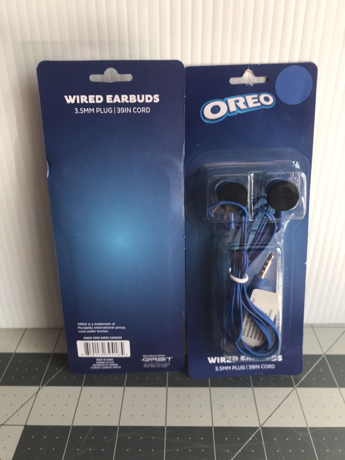 Oreo Cookies Wired Earbuds (3.5mm plug /39 inch cord)