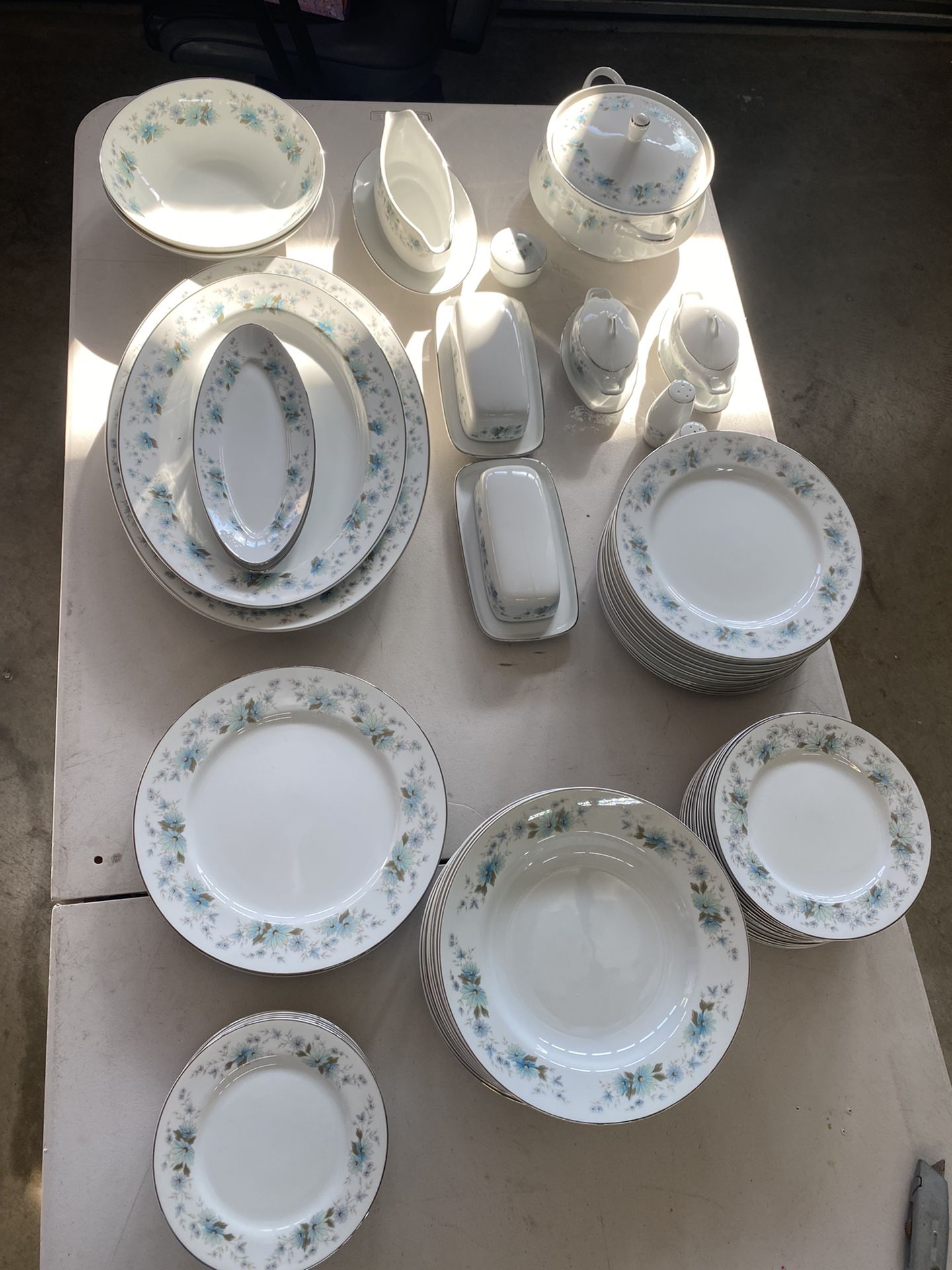 Noritake Japan Dinnerware 12 Person , 67 Pc