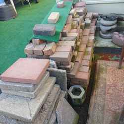 200 Bricks And Tiles $40  Free Grills, Will Deliver for $20