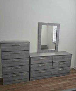 Dresser whit mirror and chest  - Cómoda con espejo y Gavetero