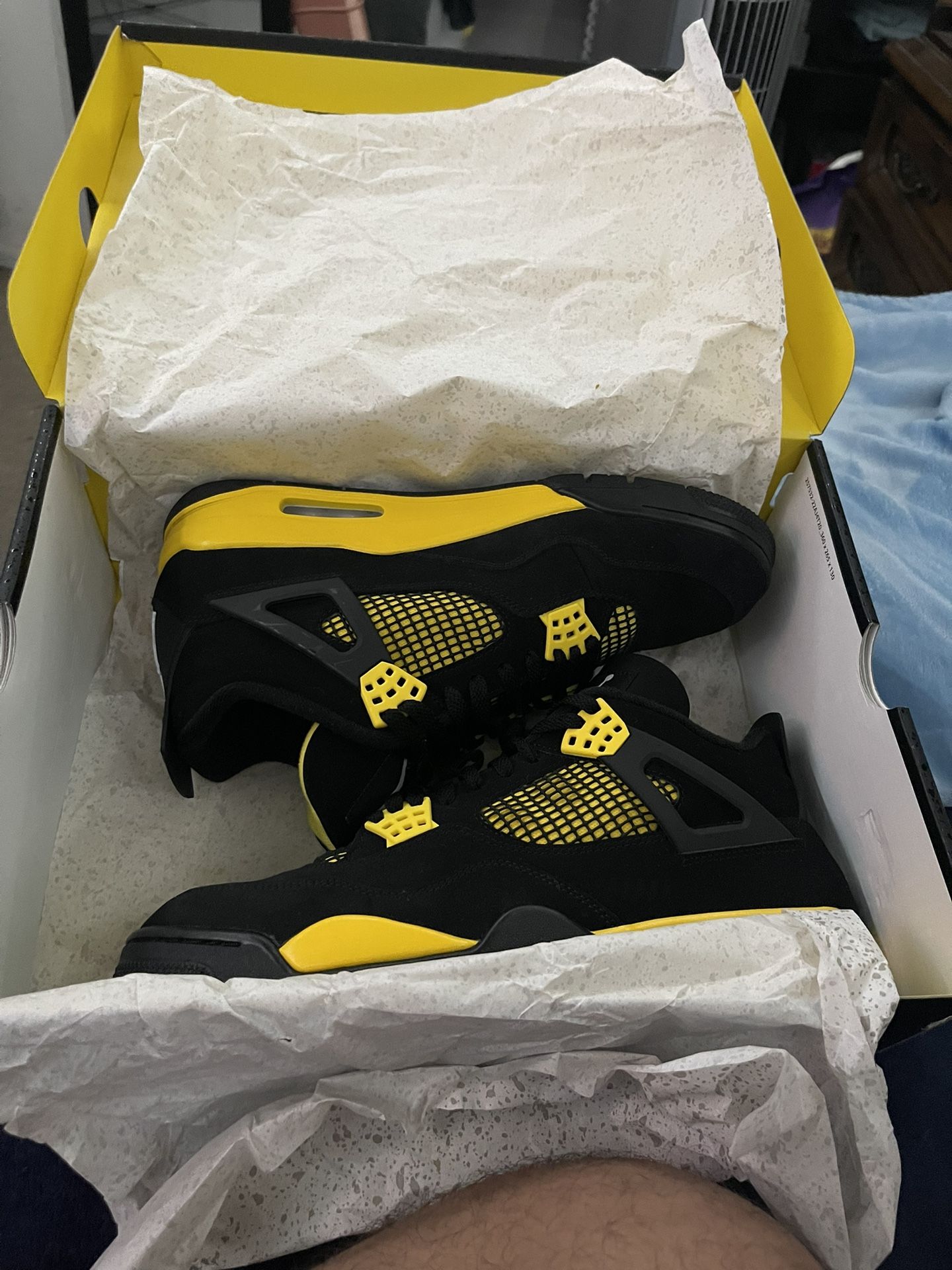 Jordan 4 Retro Thunder