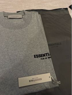 MEDIUM ESSENTIALS T SHIRT