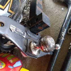 Trailer Hitch Insert W/ Sway Bars And Chains 