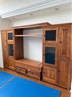 Entertainment center