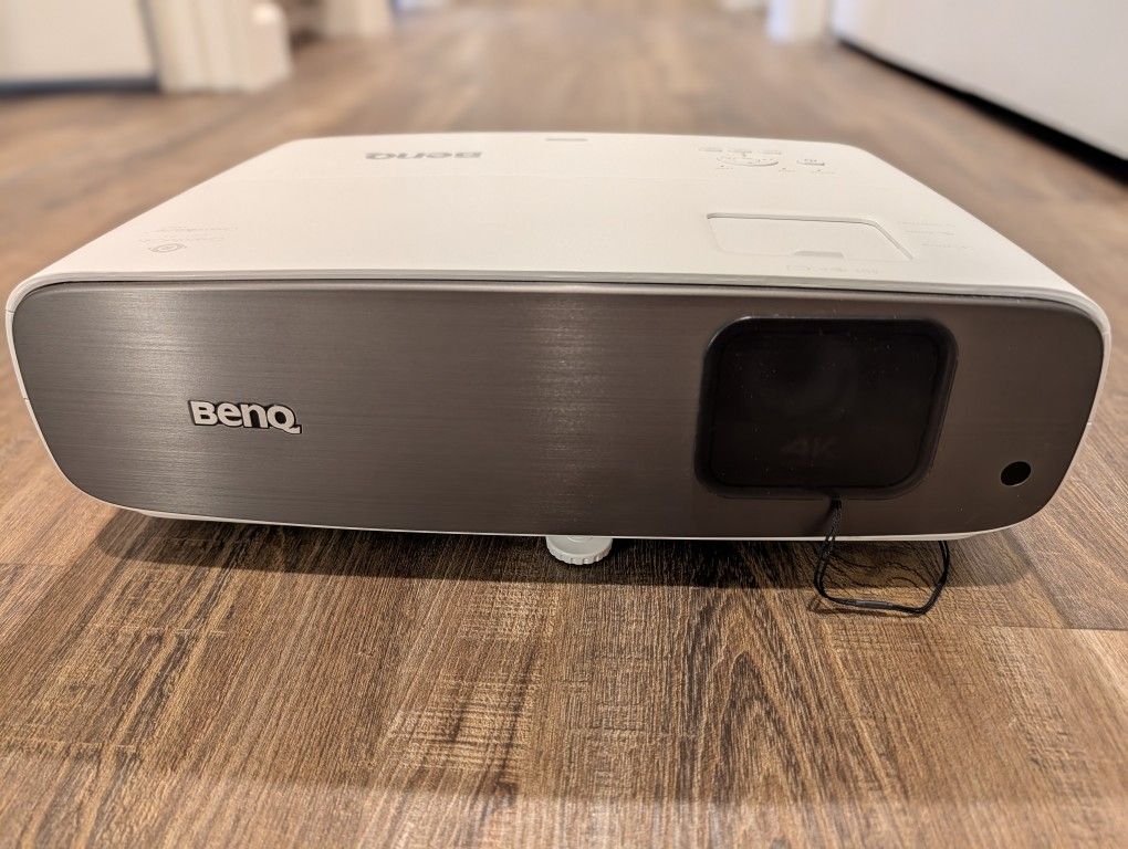 BenQ HT3550 Projector 4K HDR 2000 Lumens *Read Description*