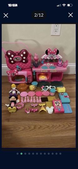 Minnie Mouse toy lights up talks makes noise