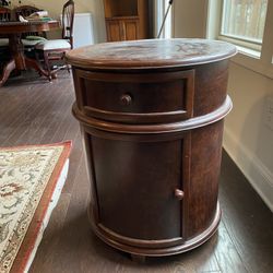Accent end table with drawers