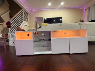 White Tv stand