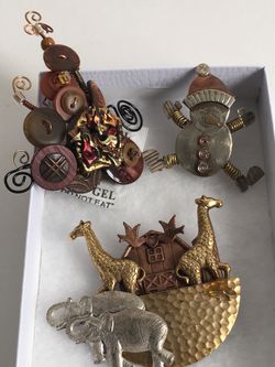 Beautiful Handmade vintage Brooch ALL FOR $7