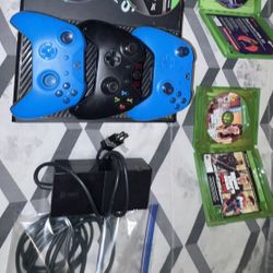 Xbox One With 4 Games 3 Controllers And Rechargeable Battery