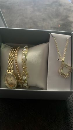 Yaamava Gold Watch