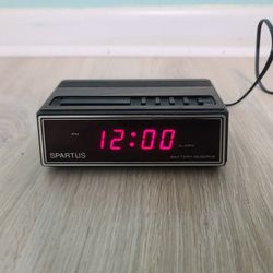 Vintage Spartus Sonic LCD Digital Alarm Clock Model 1108 Faux Wood Grain Finish