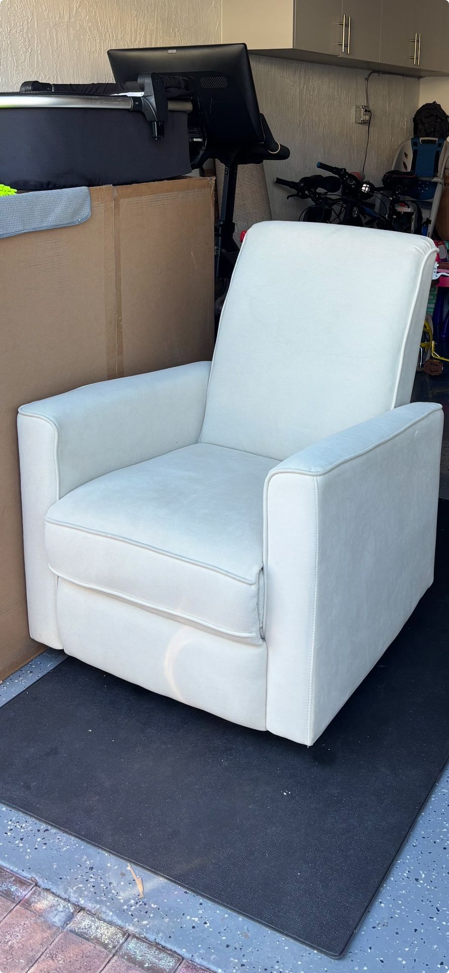 Evolur Harlow Glider Nursery Recliner