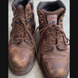STEEL TOED BOOTS SIZE 8 