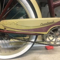 Antique  Huffy  Women’s  Beach cruiser