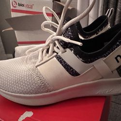 New Balance Women’s Size 6