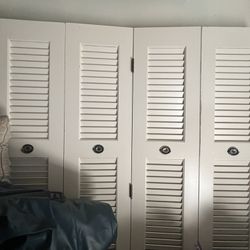 Bi-Fold Panel Closet Doors