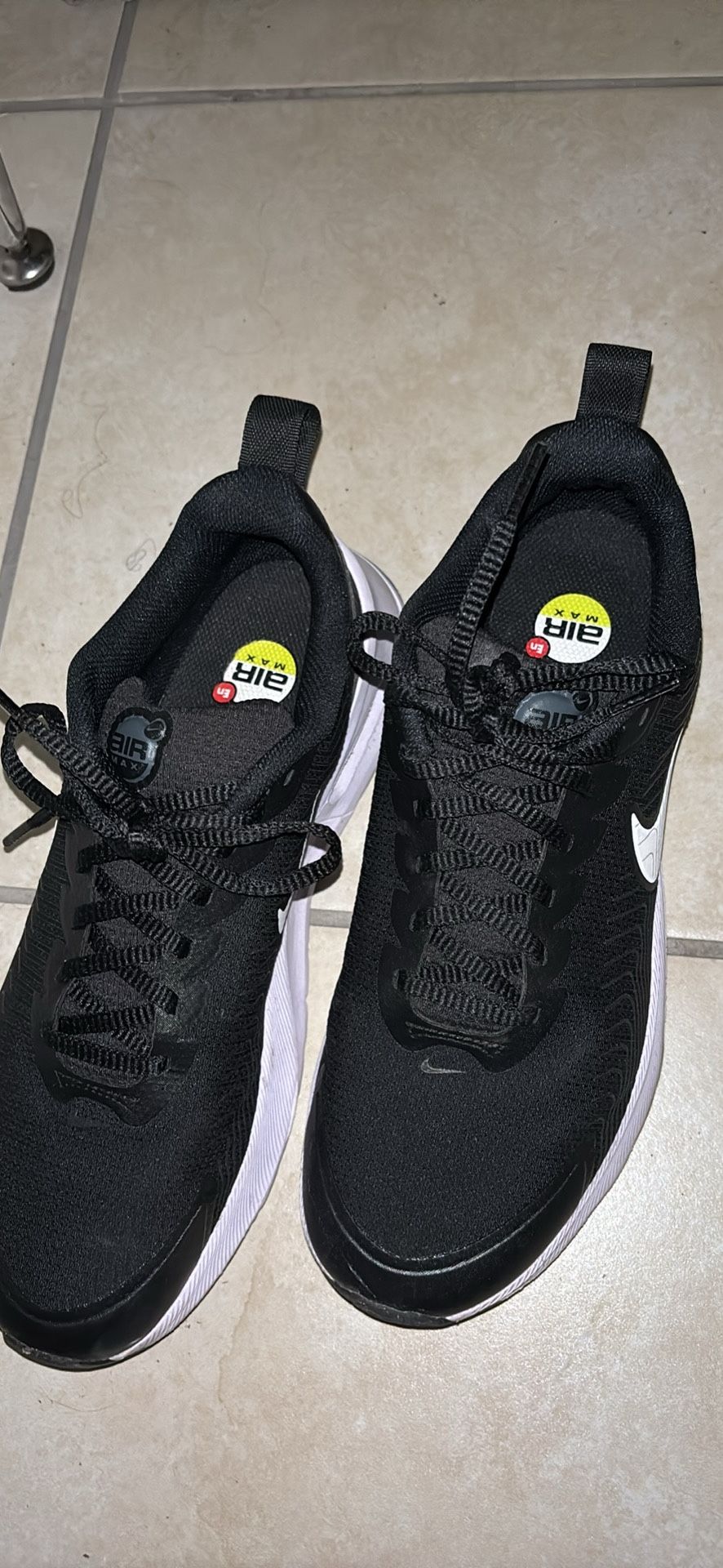 Nike Air Max Nuaxis Sneaker - 9.5 Women's