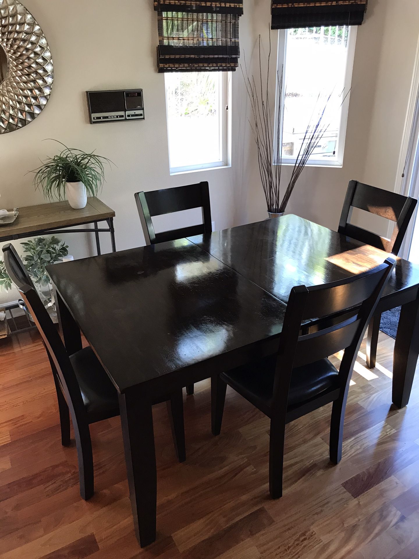 Dining Room Table & Chairs