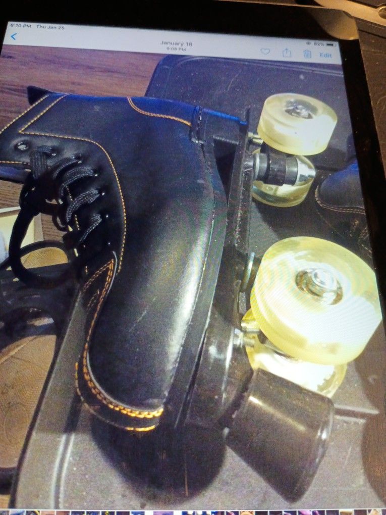 UNISEX BLACK QUAD ROLLER SKATES 7