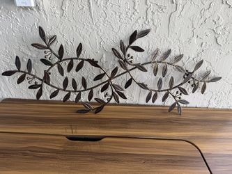 Metal Brown Leaf and Berry Vine Wall Decor Design