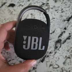 JBL Clip 4