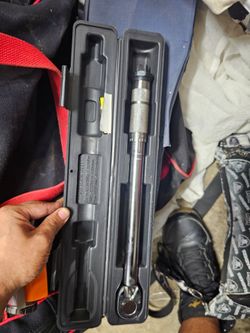 Click-Type Torque Wrench with Case