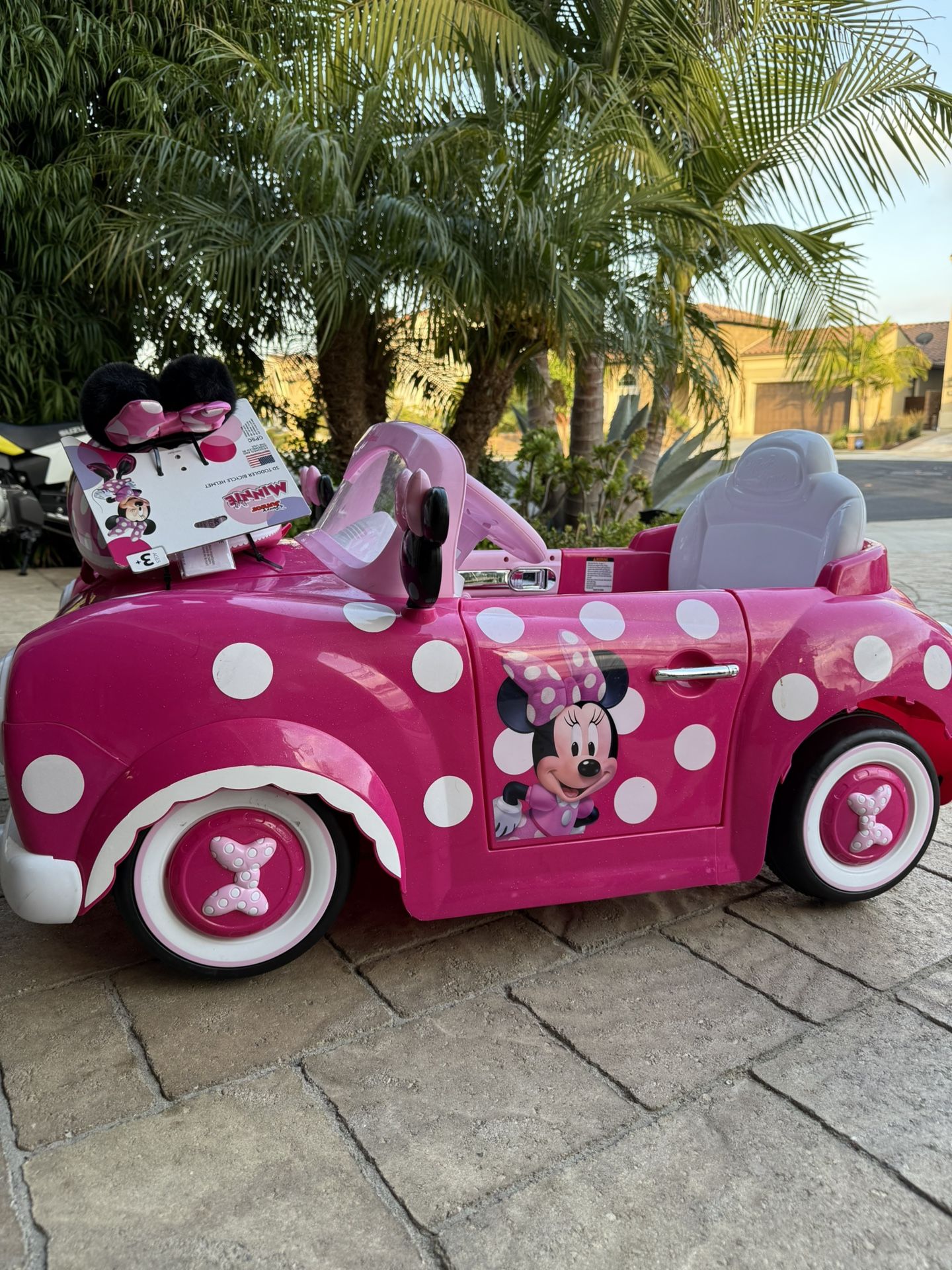 Minnie Mouse Car 