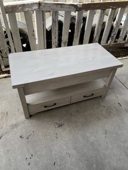 Unfoldable living room table