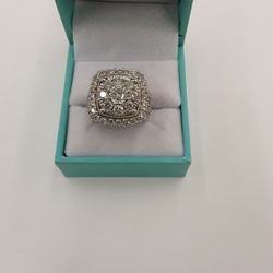 Ladies 10kt White Gold Ring 