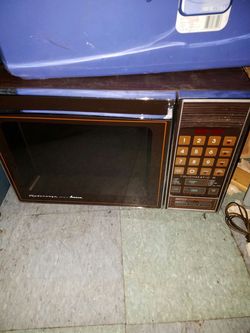 Amana Touchmatic 2 Microwave Oven vintage