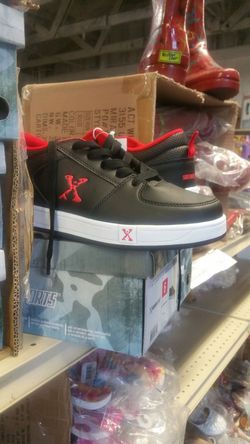 Skate tennis shoes