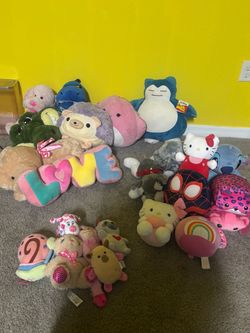 Large Lot of Stuffed Animals and Plush Toys
